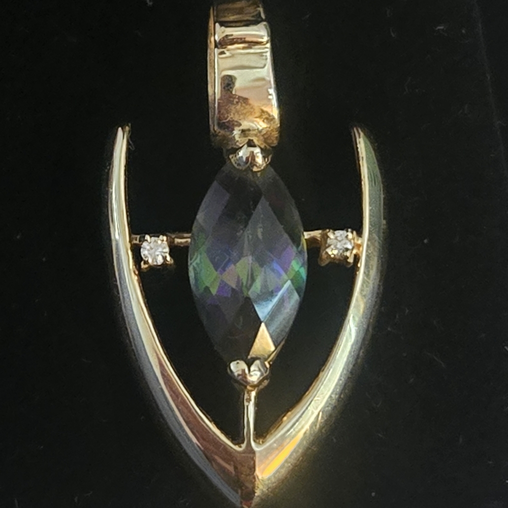 14kt Gold Pendant Mystic Topaz and diamonds